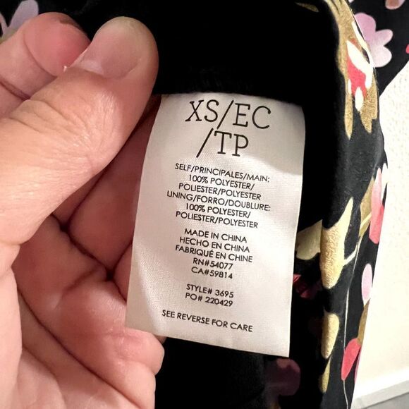 CAbi 3695 Charm Blouse Floral Print Short Sleeve Blouse Size XS - Picture 3 of 4